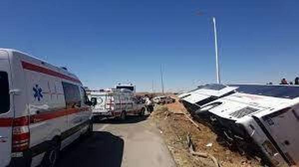 واژگونی اتوبوس در جاده آباده به اصفهان، 16 مصدوم و یک کشته